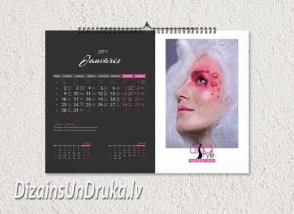 Настенный календарь на январь 2017 с художественным фото женщины