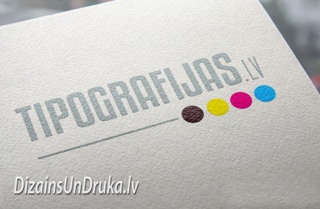 Tipografijas.lv uzņēmuma logotips ar krāsu punktiem uzdrukāts uz teksturēta papīra