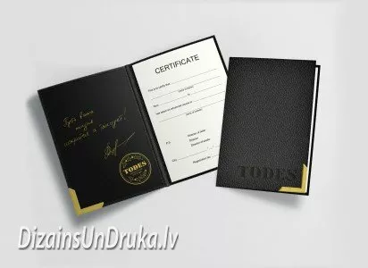 Черные обложки для диплома с золотыми уголками и видимым внутри сертификатом