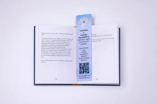 Образец для изготовления и печати закладок с QR-кодом в открытой книге