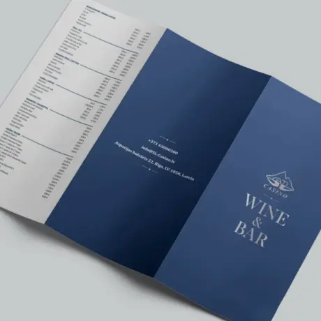 Образец изготовления и печати сложенного меню A4 в тёмно-синем дизайне Wine & Bar