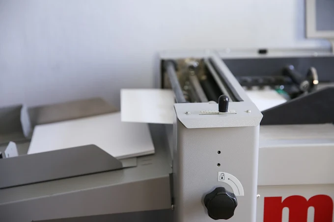 Paper processing machine with adjustment knob and white sheet feeder
