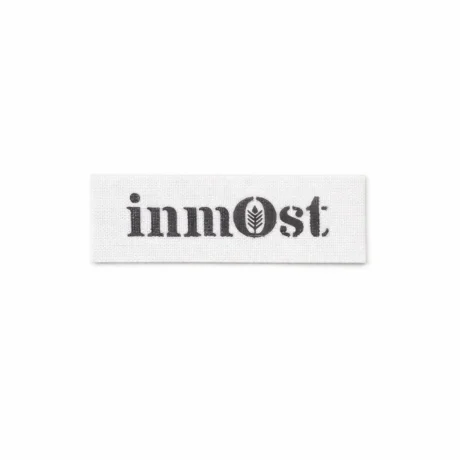 Белая хлопковая бирка с черным логотипом inmost, печать хлопковых бирок